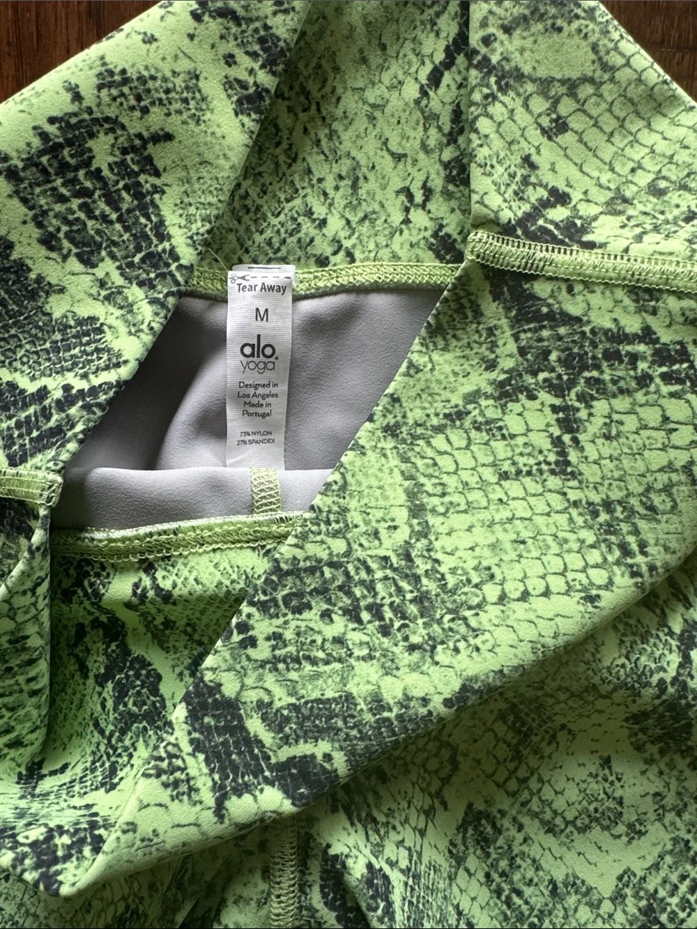 Alo Yoga Green Snake-Print Activewear Set - Sports Bra & Leggings